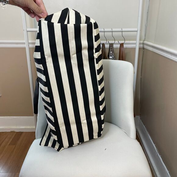Victoria’s Secret Graphic Stripe Tote Bag & Wristlet Pouch Set - Picture 5 of 10